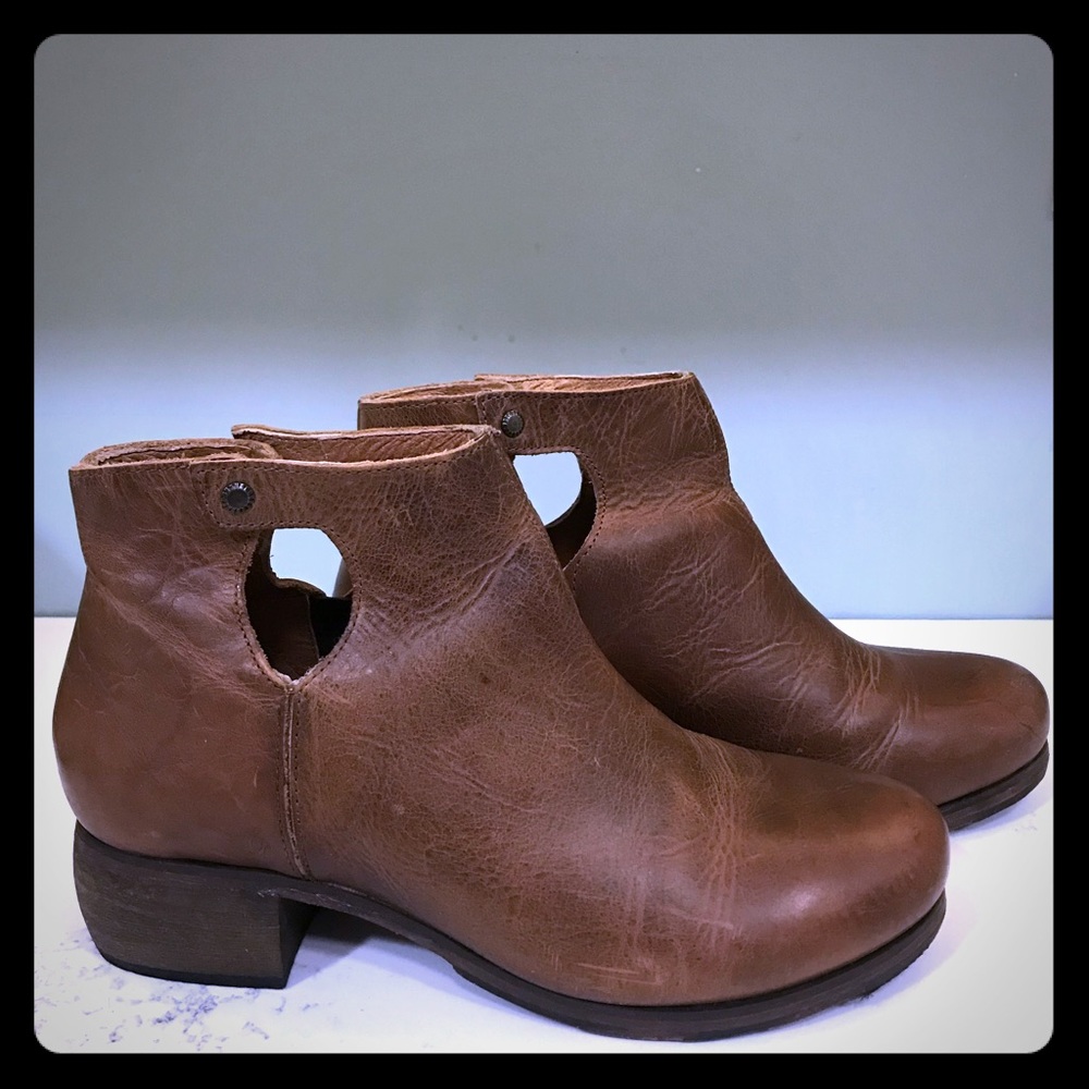 OluKai Lehua booties in size 8.5